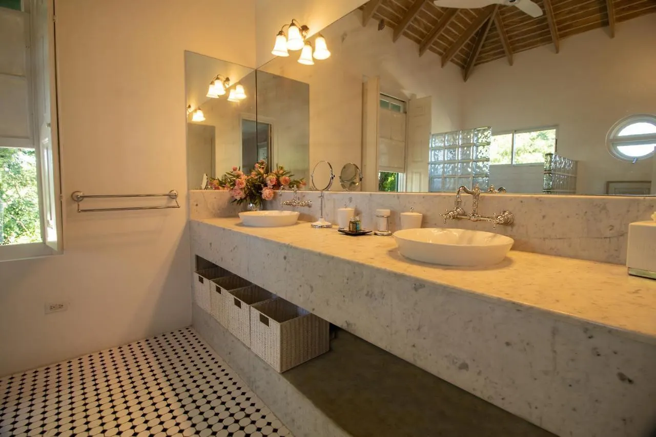 Hotel Sweetfield Manor Bridgetown Inn